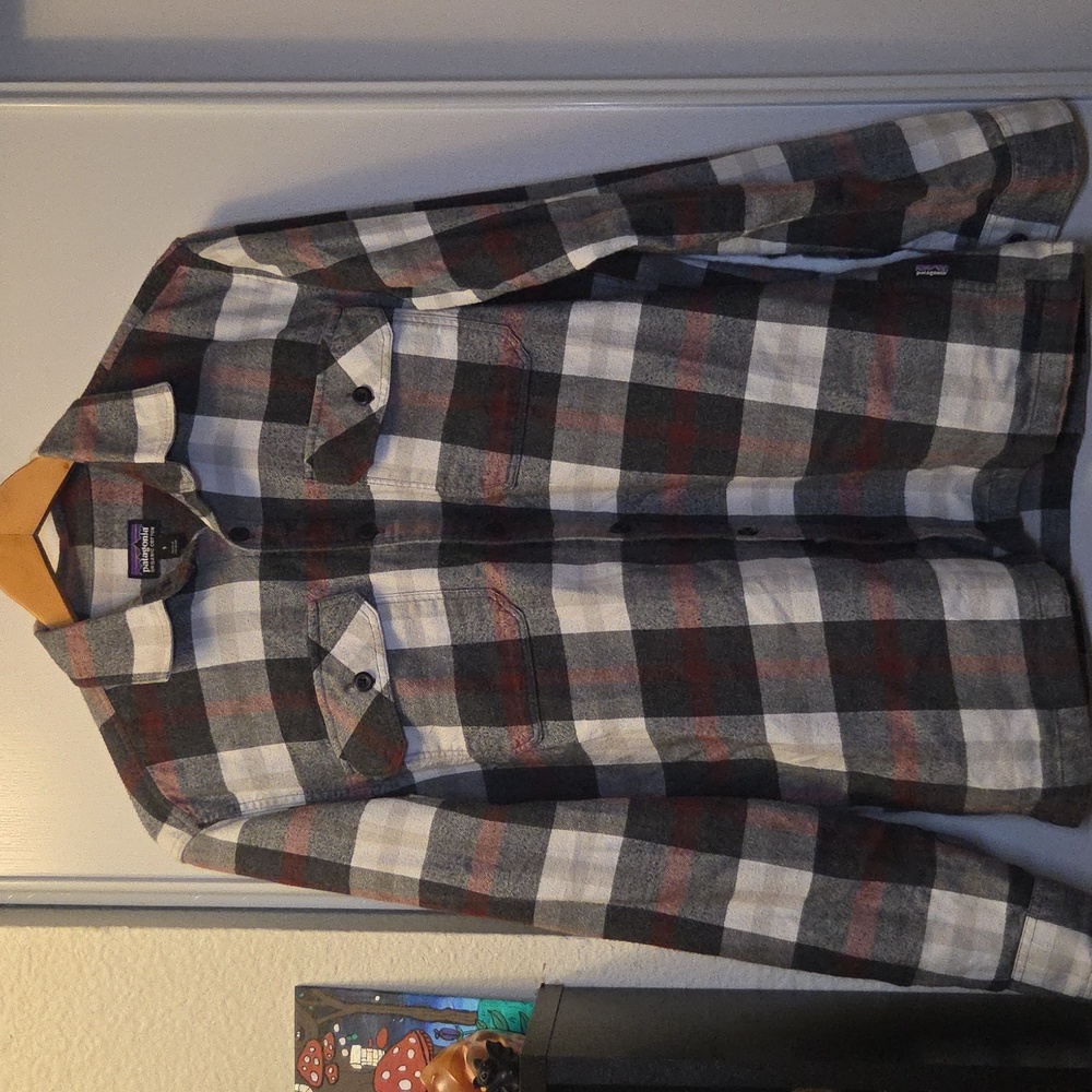 Men's Patagonia Cotton Flannel Button Down Size Small Red, Grey, White, Black